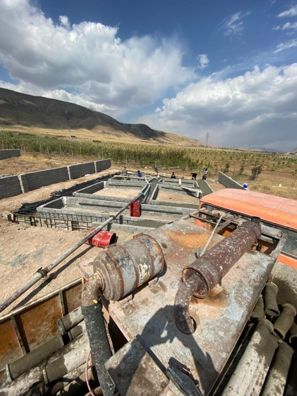 مرحله سوم: کرسی چینی و چیدن فنداسیون و تکمیل بتن ریزی فنداسیون مرحله سوم: کرسی چینی و چیدن فنداسیون و تکمیل بتن ریزی فنداسیون