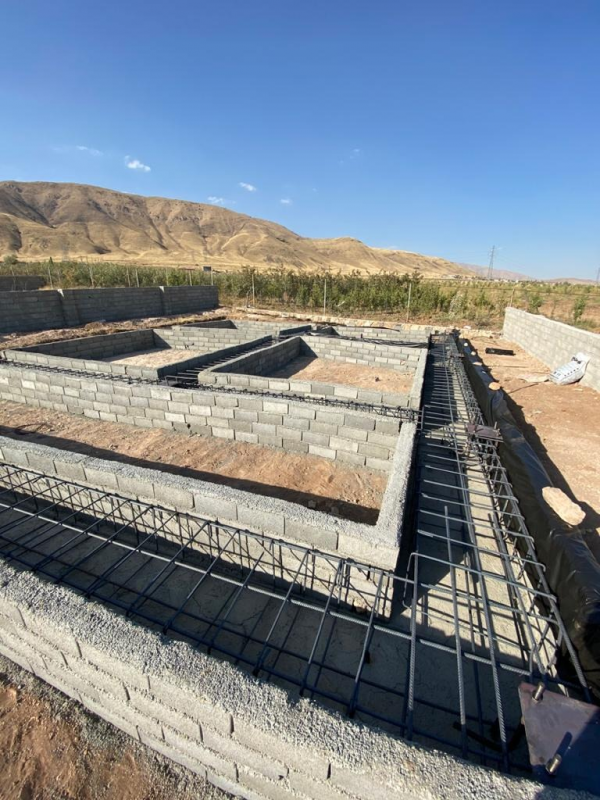 مرحله سوم: کرسی چینی و چیدن فنداسیون و تکمیل بتن ریزی فنداسیون مرحله سوم: کرسی چینی و چیدن فنداسیون و تکمیل بتن ریزی فنداسیون