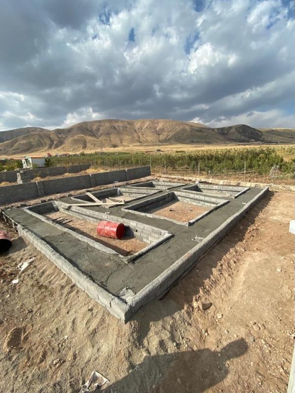 مرحله سوم: کرسی چینی و چیدن فنداسیون و تکمیل بتن ریزی فنداسیون مرحله سوم: کرسی چینی و چیدن فنداسیون و تکمیل بتن ریزی فنداسیون