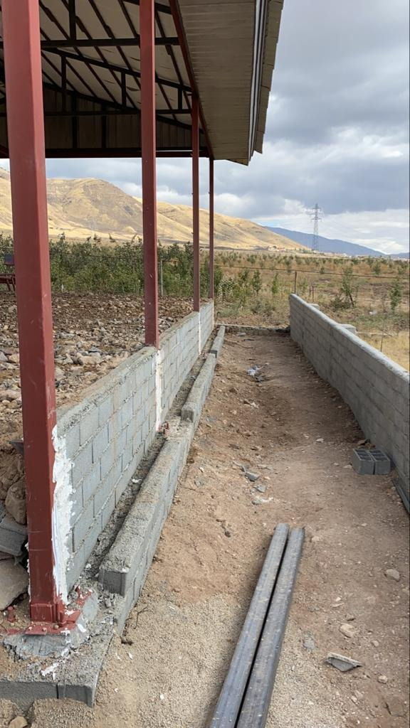 مرحله پنجم: مرحله کرسی و خاکریزی کرسی ساختمان مرحله پنجم: مرحله کرسی و خاکریزی کرسی ساختمان